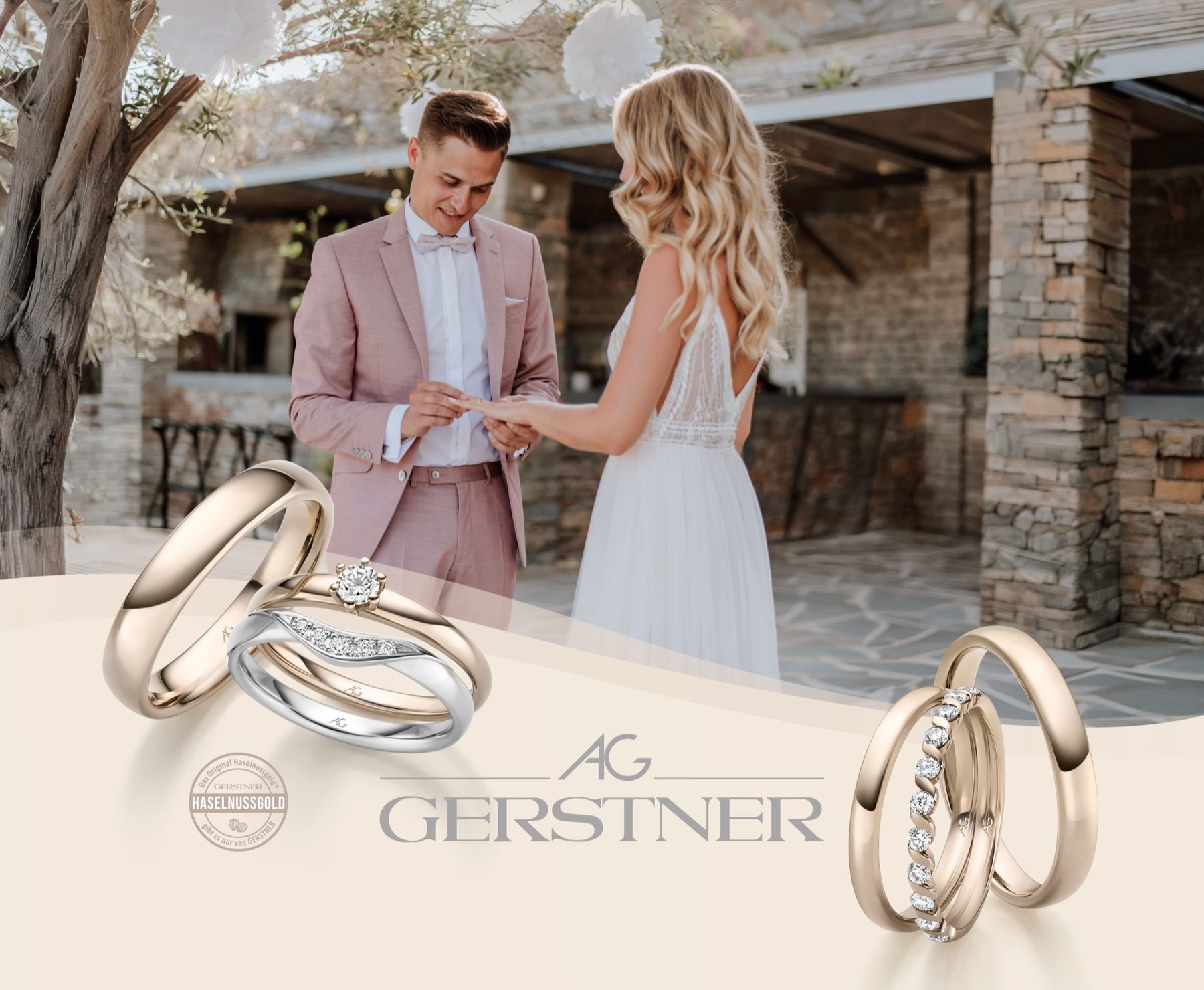 Gerstner Trauringe vor einem Hochzeitspaar