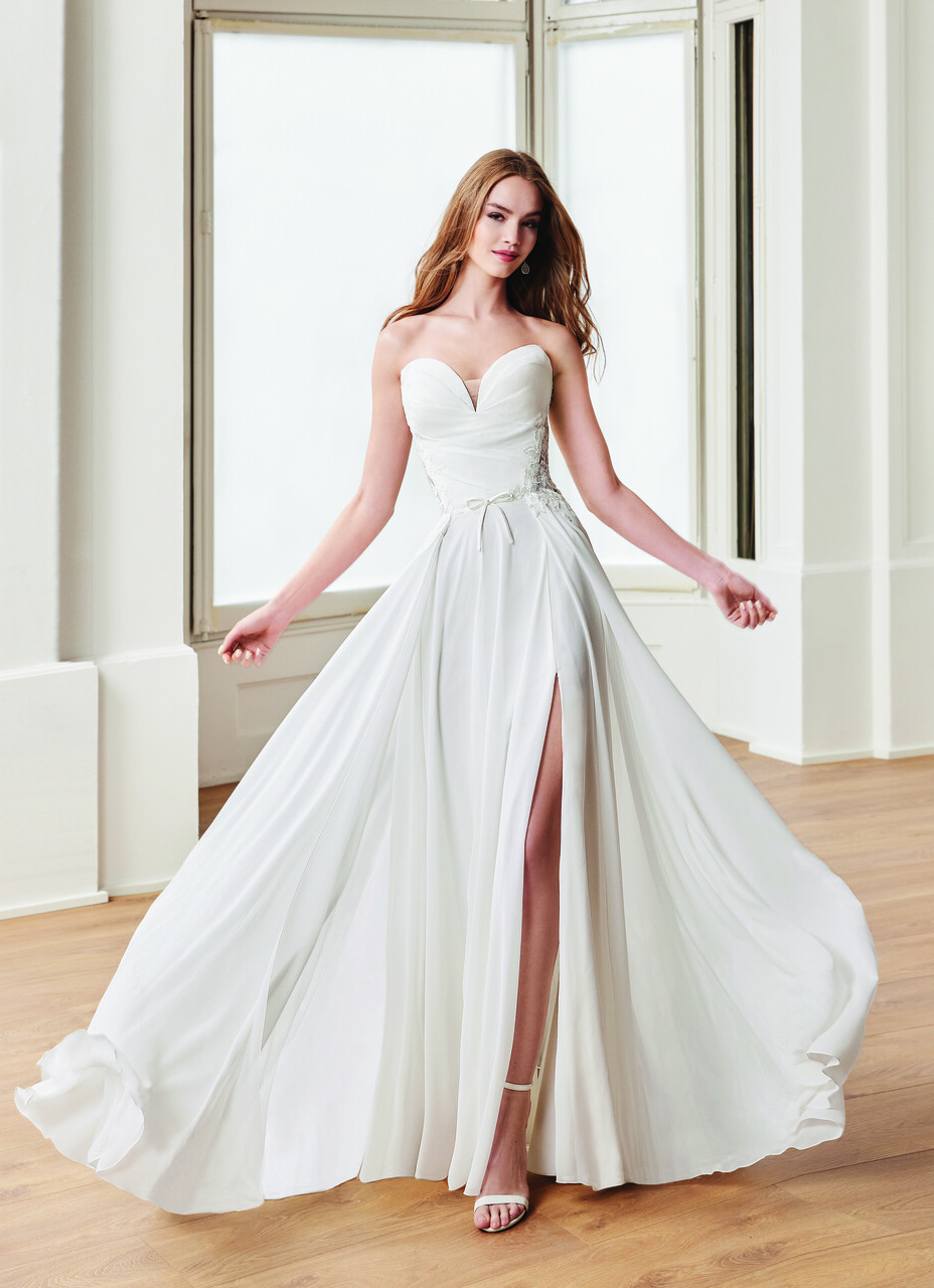 Brautkleider 2024: Hochzeitskleid mit sexy Beinschlitz