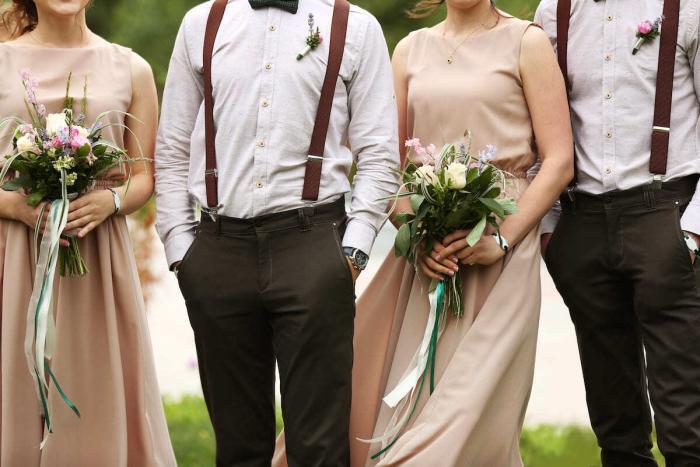 Männliche Brautjungfer: Ein moderner Twist für deine Hochzeit