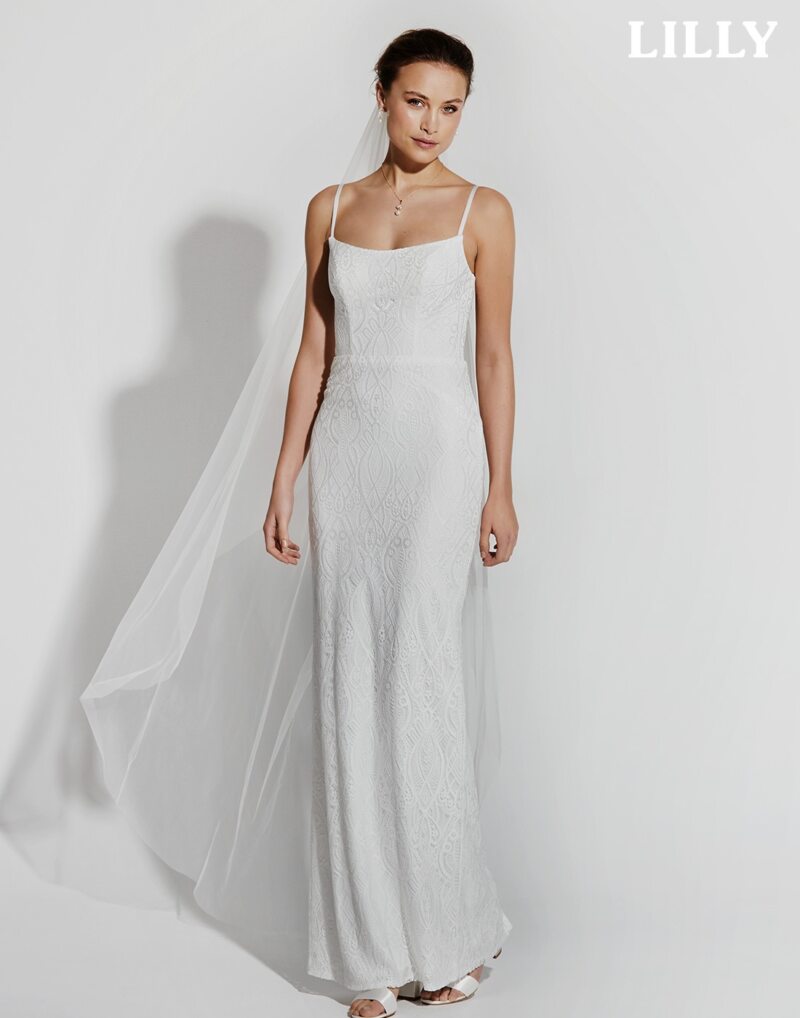 Braut in Maxi Brautkleid von Lilly