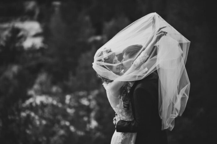 First Look: Der emotionale Moment vor der Hochzeit