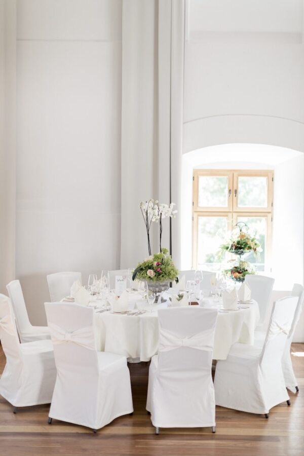 Dekorierte Hochzeitstafel auf Schloss Hohenkammer