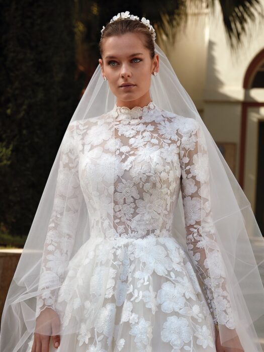 Edle Brautmode für die Hochzeitssaison 2023 von Demetrios