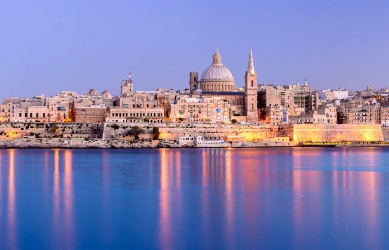 Style Shoot: Ein Traum von einer mediterranen Hochzeit in Italien malta skyline