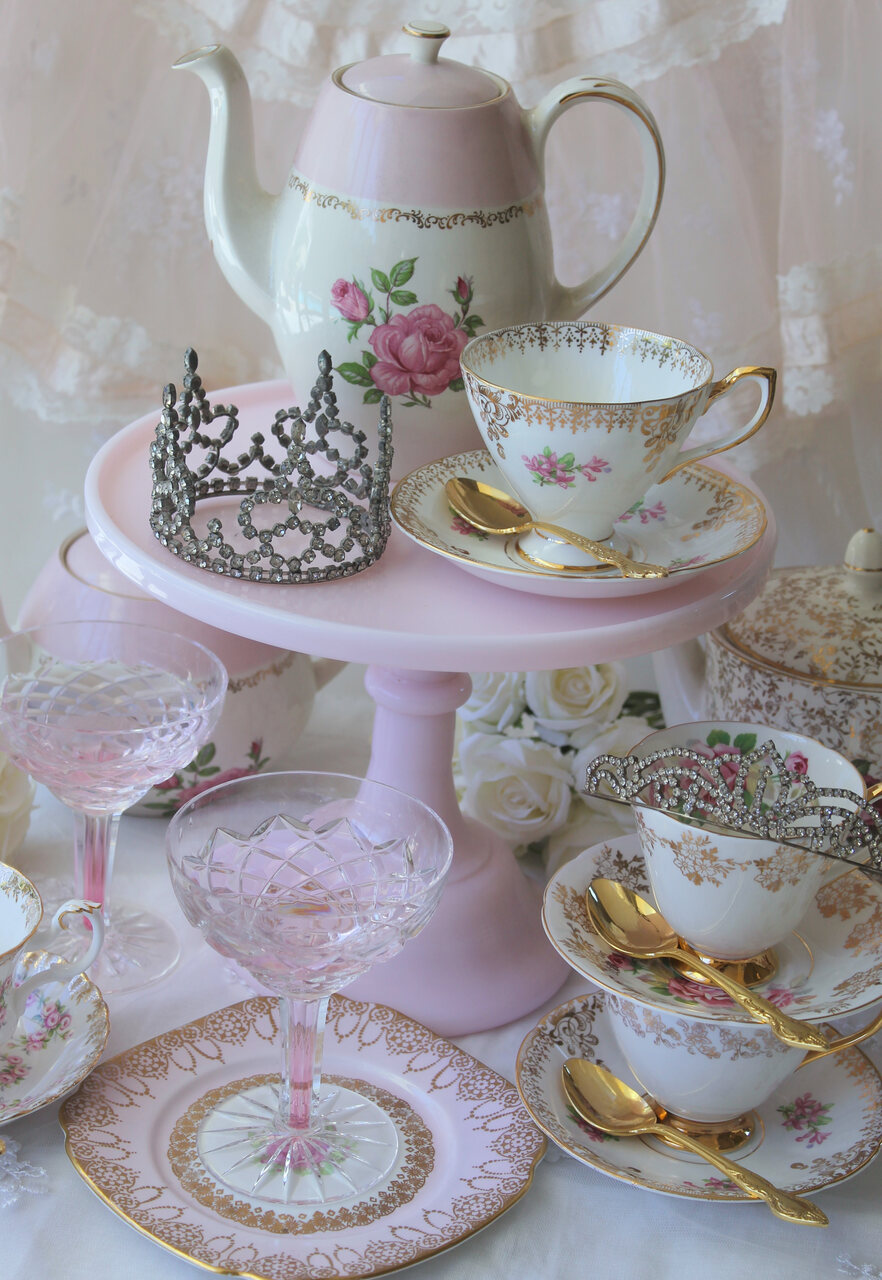 Bridal Shower: Teeservice hübsch dekoriert