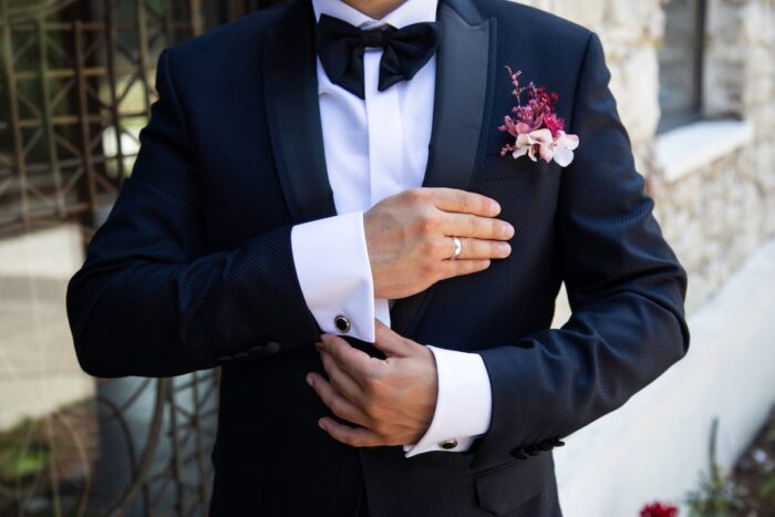 Manschettenknöpfe anbringen: Dein ultimativer Guide für die Hochzeit