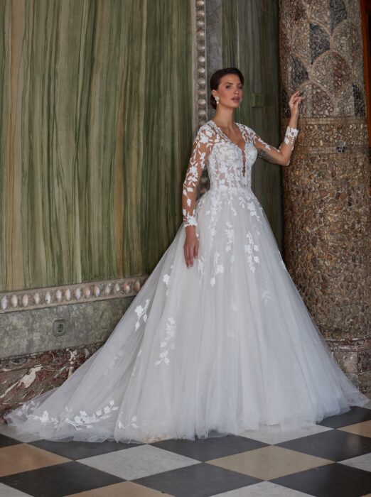 Romantisches Kleid mit 3D-Blüten, langen Ärmeln, Illusion-Rücken und voluminösem Tüllrock