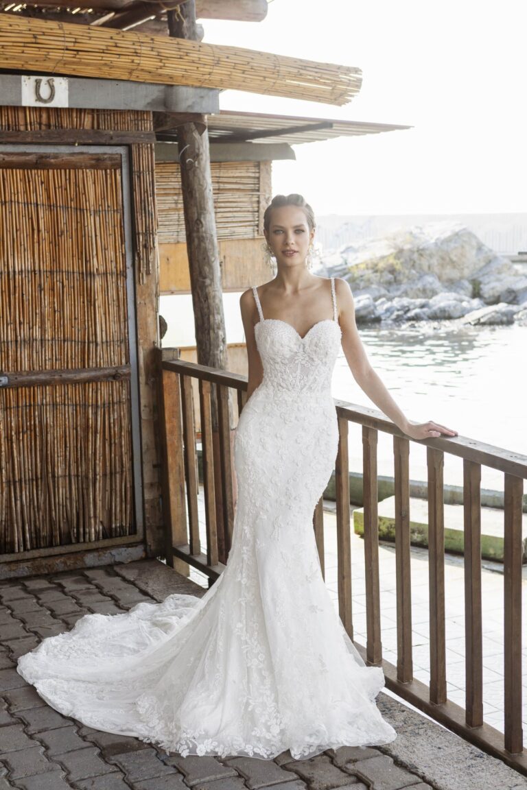 Ein Unikat am Finger Brautkleid von Emine Yildrim