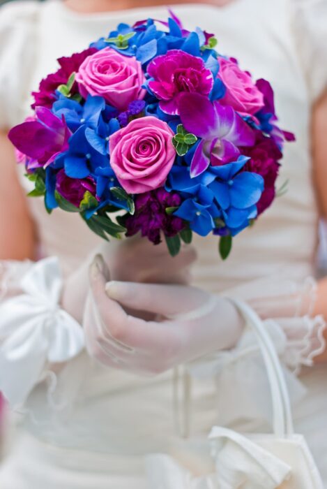 Brautstrauß in Blau und Rosa