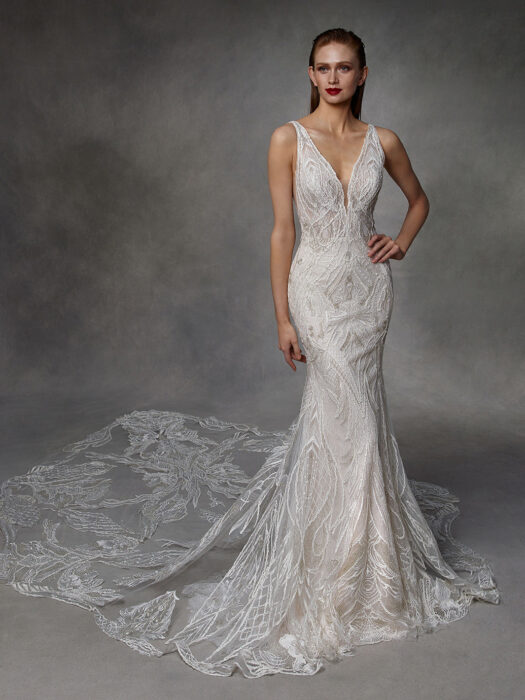 Fit-and-Flare-Brautkleid in Puder mit V-Ausschnitt und langer Schleppe von Badgley Mischka, Modell Dawson