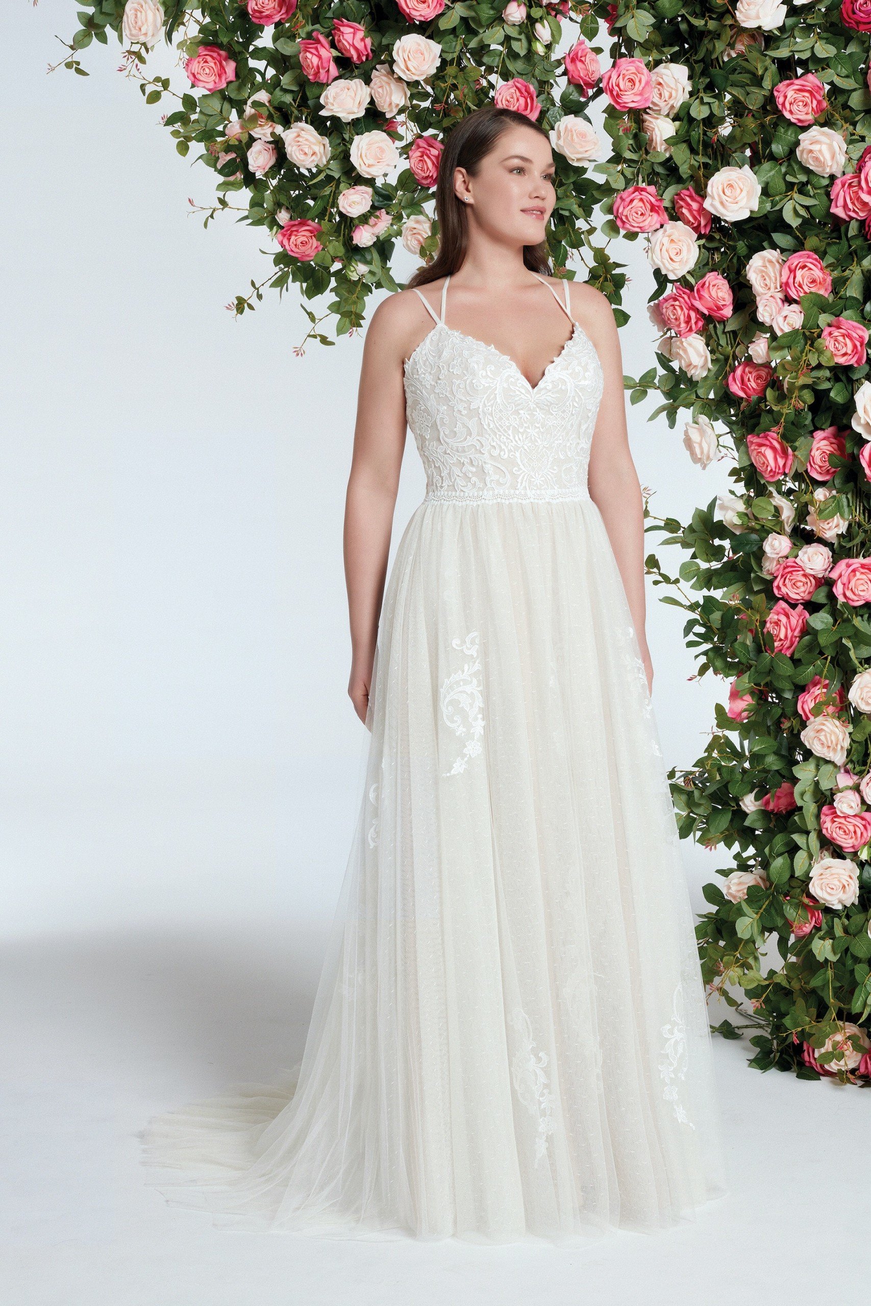 Brautkleid mit 3D-Spitze, Spitzentop, Spaghettiträgern und doppelter Schnürung im Rücken von Sweetheart, Modell 11092