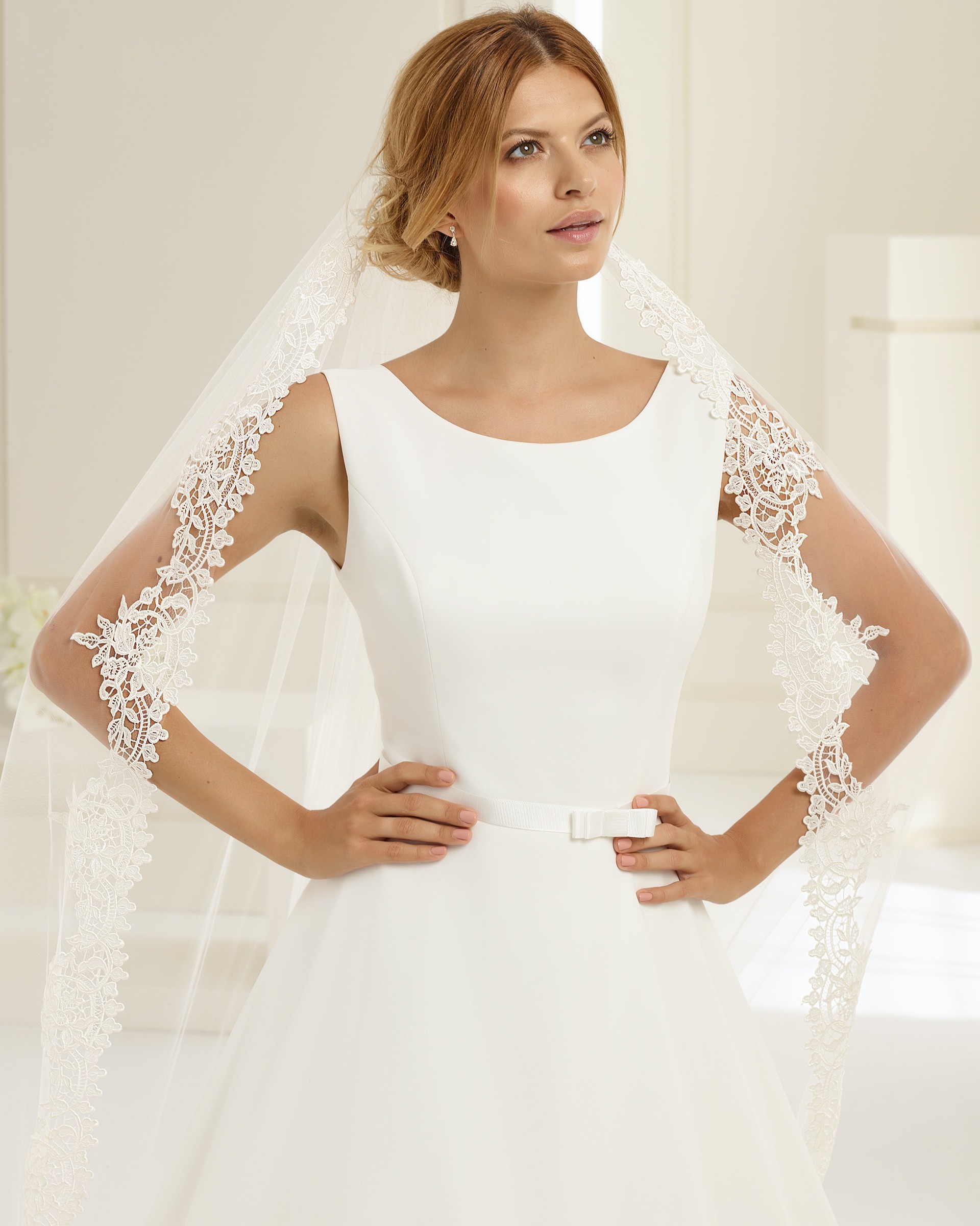 Ärmelloses A-Linien-Brautkleid im Clean Chic mit Rundhalsausschnitt von Bianco Evento, Modell Imperia