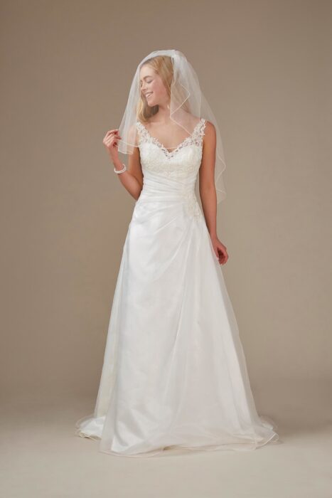Brautkleid mit V-Ausschnitt und Drapierung in A-Linie von Weise, Modell 336912