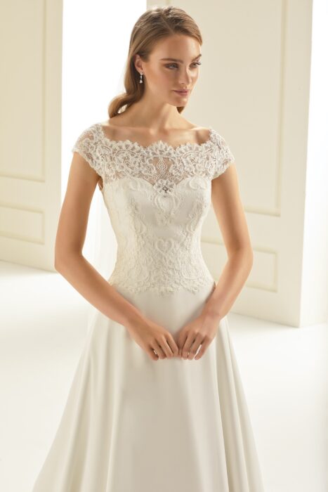 A-Linien-Brautkleid mit Spitzentop und Illusion-Ausschnitt von Bianco Evento, Modell Arizona