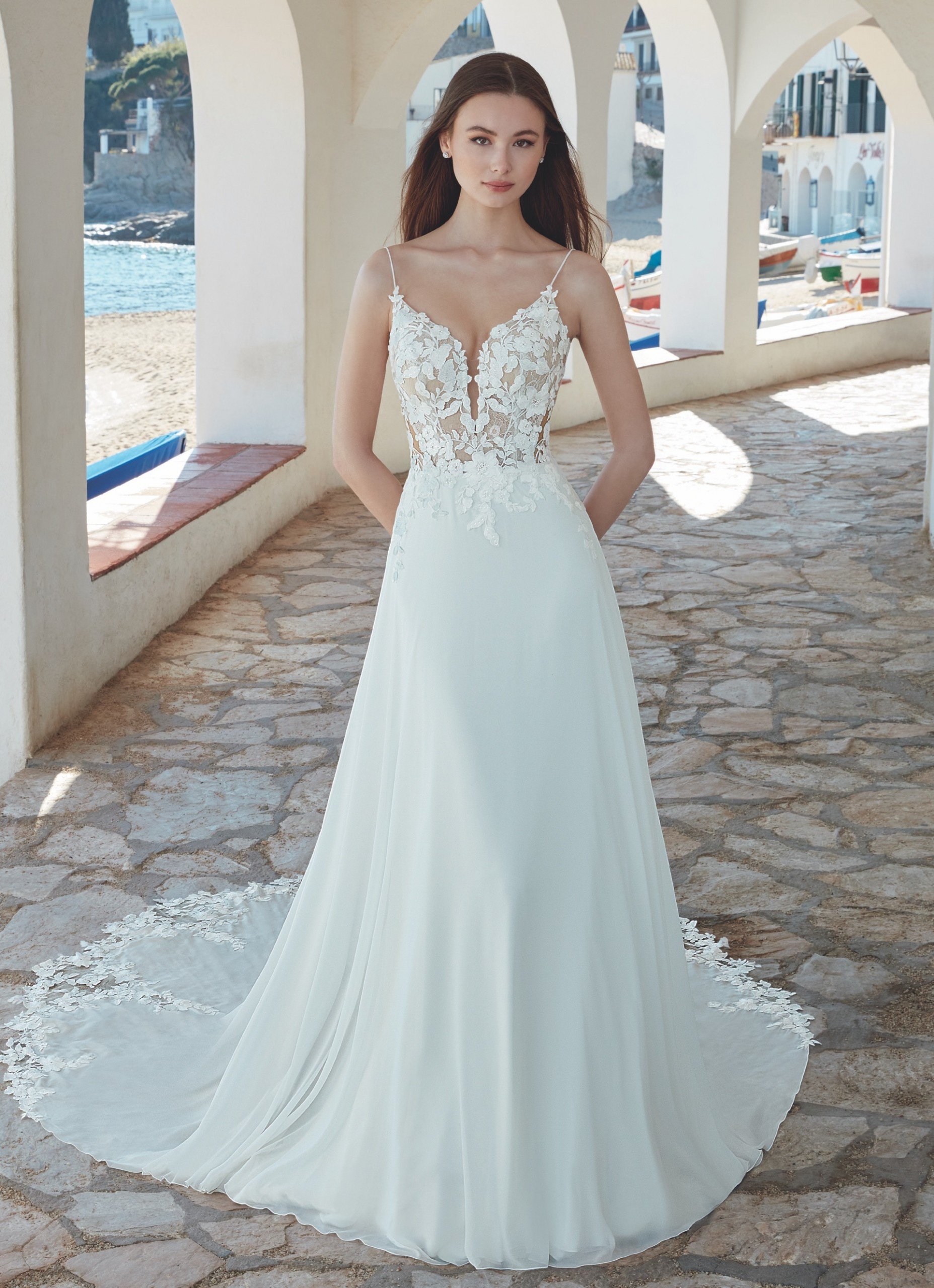 Hochzeitskleid in A-Linie mit transparentem Spitzentop von Love, Modell Lamina