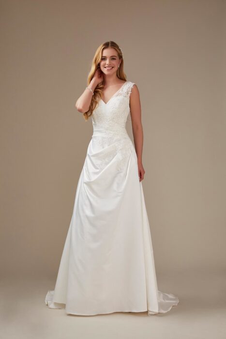 Brautkleid mit V-Ausschnitt und Spitzen-Stickerei von Weise, Modell 336362