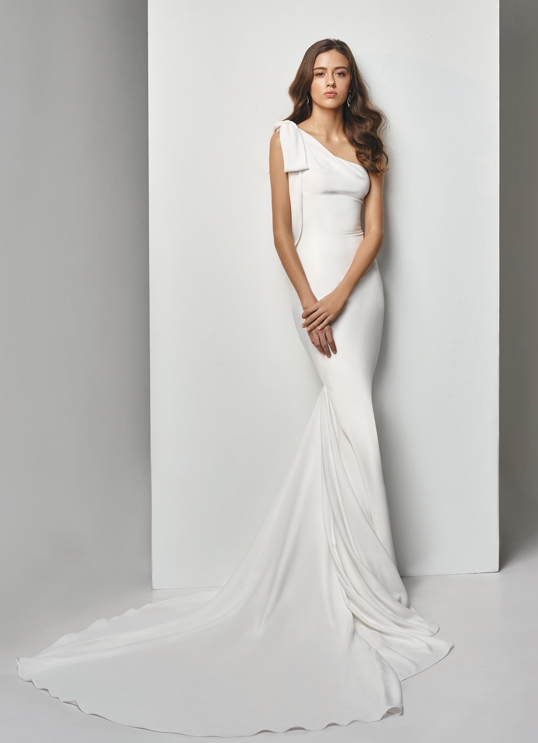 Asymmetrisches Fit and Flare-Brautkleid von Beautiful Bridal, Modell BT19-6