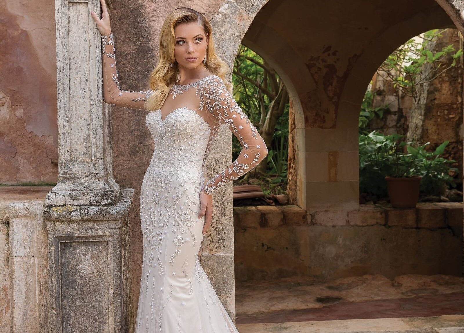 Besticktes Fit and Flare-Brautkleid mit Herzausschnitt und Schleppe von Justin Alexander, Modell 88060
