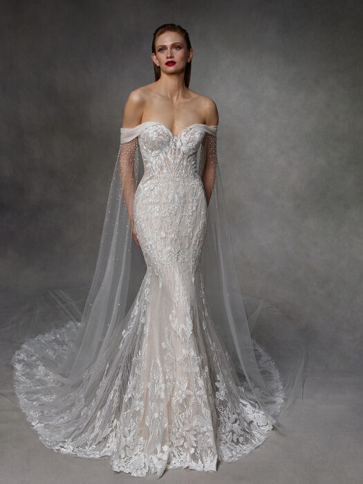 Blush-farbenes Hochzeitskleid mit Allover-Spitze und Off-Shoulder-Trägern von Badgley Mischka, Modell Danica