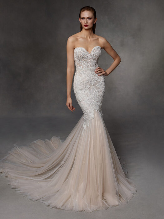 Schulterfreies Hochzeitskleid in Blush mit Spitzenkorsage und herzförmigem Ausschnitt von Badgley Mischka, Modell Daenerys