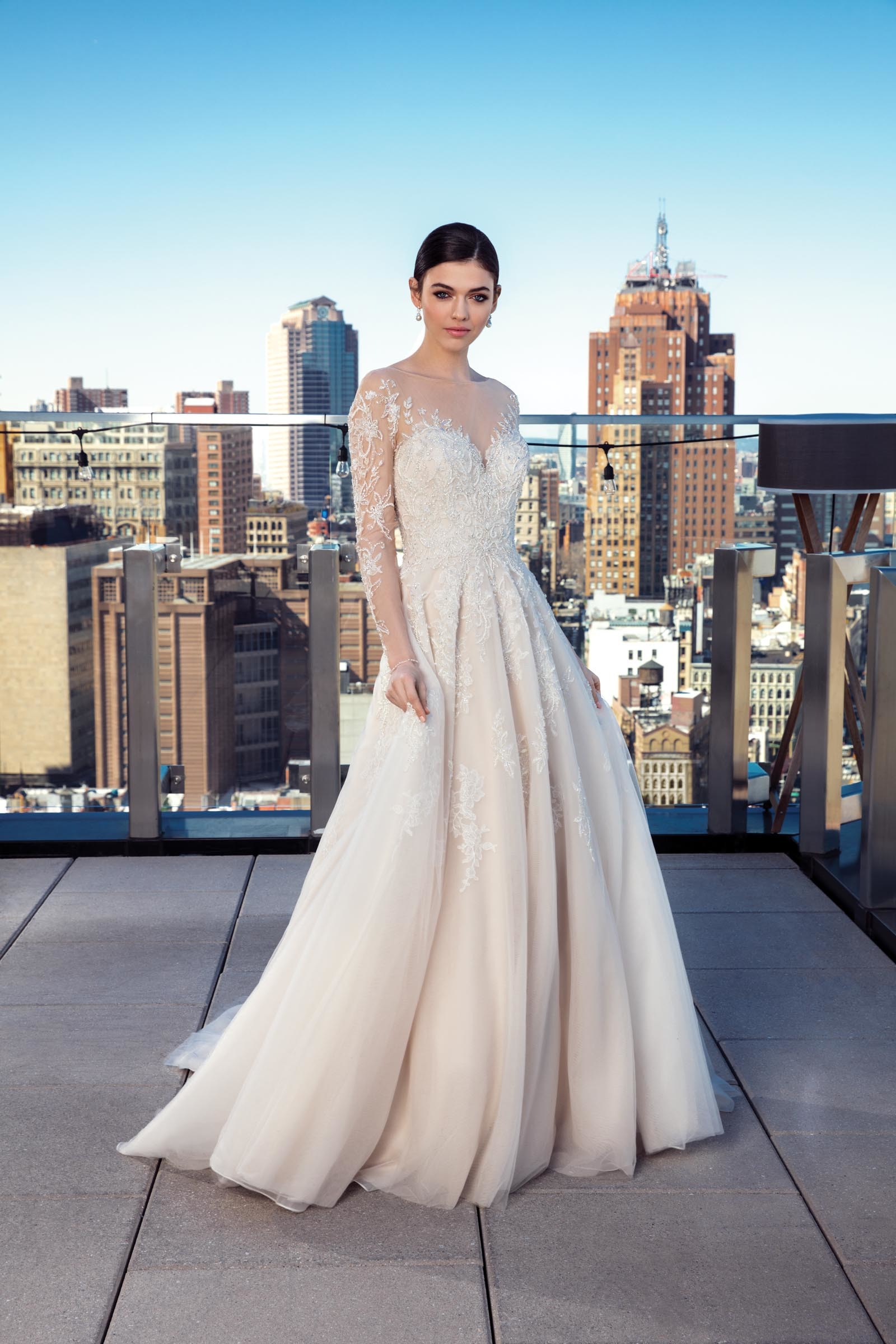 Brautkleid in Blush mit cremefarbener Spitze, im Prinzesschnitt mit langen Ärmeln und Tattoo-Effekt, von Justin Alexander Signature, Modell 99029