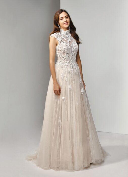 Brautkleid mit Spitze, Blüten, Prinzessschnitt und Kragen in Blush von Beautiful Bridal, Modell BT19-25