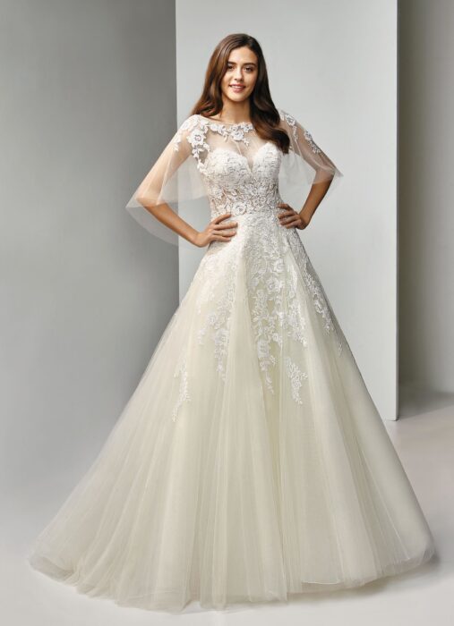 Cremefarbenes Brautkleid mit weißer Spitze, Prinzessschnitt, transparenter Spitzenkorsage und Cape von Beautiful Bridal, Modell BT19-8