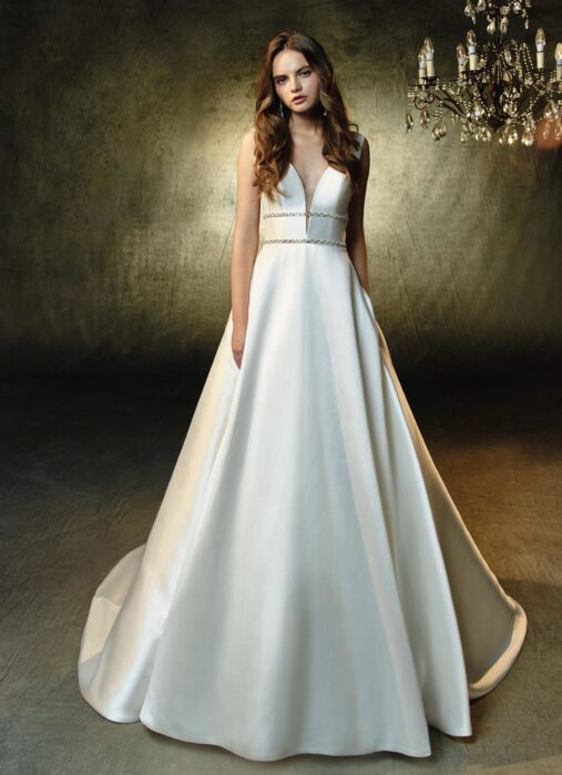 Cremefarbenes Brautkleid aus Satin in A-Linie von Blue by Enzoani, Modell Leandra