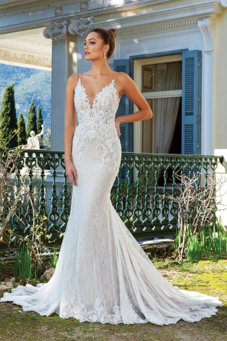Fit-and-Flare-Brautkleid mit 3D-Spitze, Tattoo-Effekt, Illusion-Ausschnitt , tiefem Rücken und Schleppe von Justin Alexander, Modell 88124