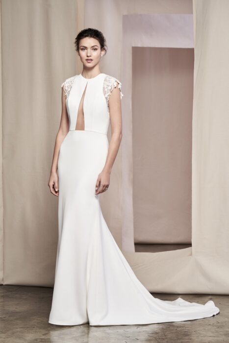 Fit-and-Flare-Brautkleid mit Spitzen-Cap-Ärmeln, Rundhalsausschnitt, Schleppe und Cut-outs von Justin Alexander Signature, Modell 99104 Daphne