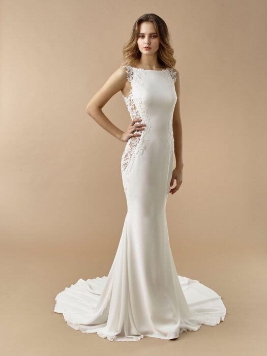 Fit-and-Flare-Brautkleid mit U-Boot-Ausschnitt, transparentem Spitzenrücken und Schleppe von Brautiful Bridal, Modell BT 20-19