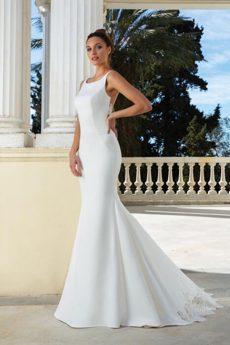 Fit-and-Flare-Brautkleid mit Rundhals-Ausschnitt, Schleppe und Spitze am Rücken von Justin Alexander, Modell 88126