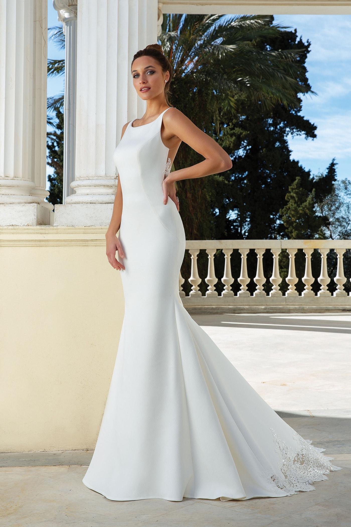 Fit-and-Flare-Brautkleid mit Rundhals-Ausschnitt, Schleppe und Spitze am Rücken von Justin Alexander, Modell 88126