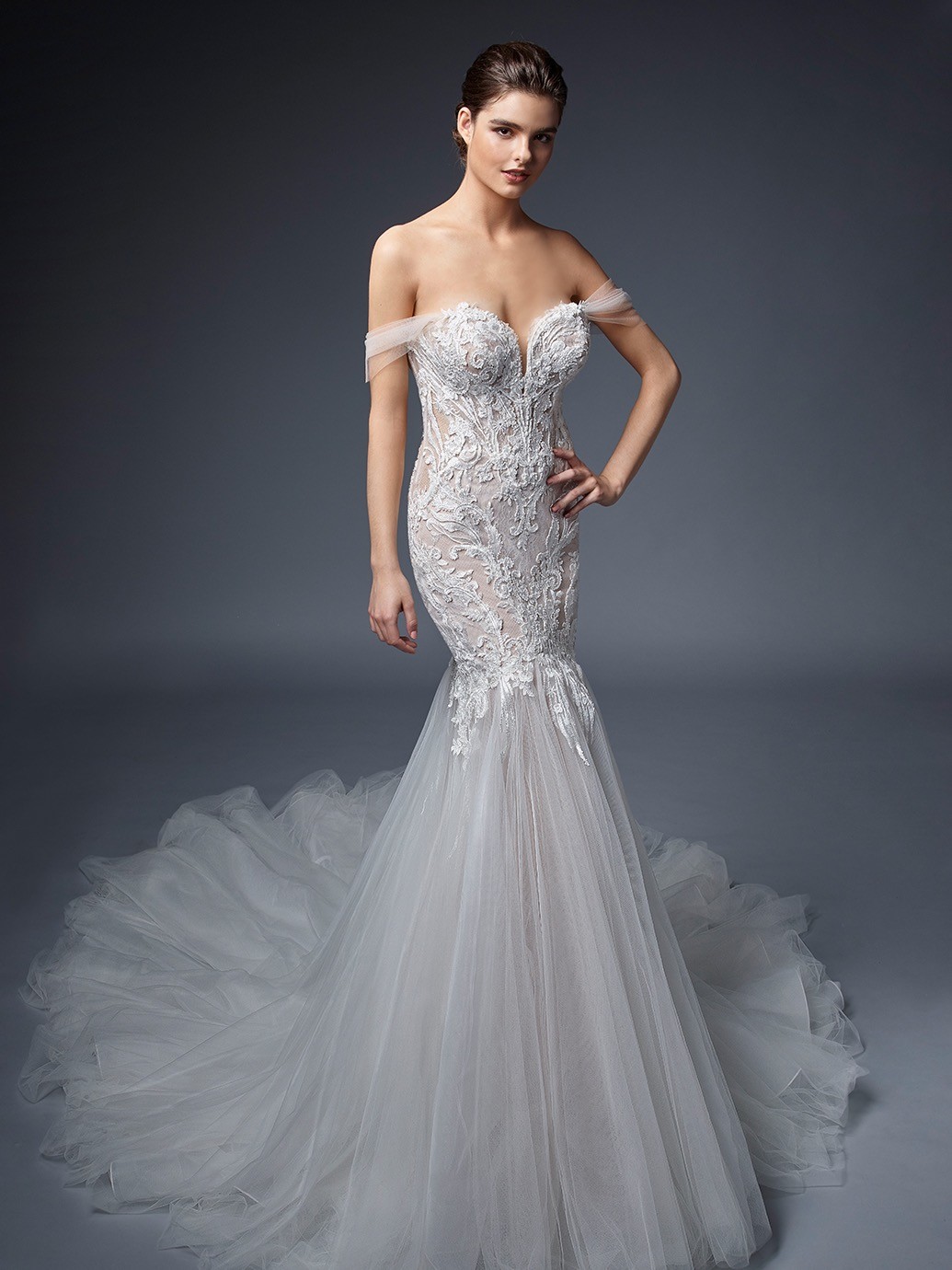 Fit-and-Flare-Hochzeitskleid mit Spitze, Off-Shoulder-Trägern, tiefem Rücken und Schleppe von Elysée, Modell Margaux