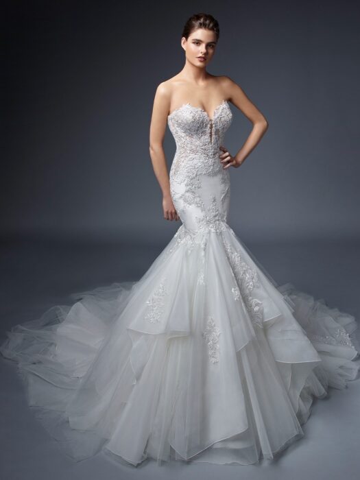 Brautkleid im Fit-and-Flare-Schnitt mit trägerlosem Sweetheart-Ausschnitt und Schleppe von Elysée, Modell Maximilienne