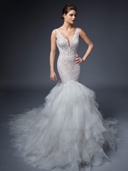Brautkleid im Fit-and-Flare-Schnitt mit Volants, Spitze, Plunge-Ausschnitt und Schleppe von Elysée, Modell Isabelle