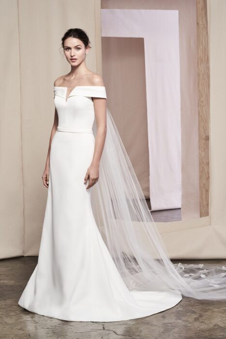Fit-and-Flare-Brautkleid mit Carmen-Ausschnitt und abnehmbarer Schleppe von Justin Alexander Signature, Modell 99107 Laurel