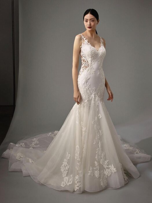 Fit-and-Flare-Brautkleid mit Spitze, Transparenz, Tattoo-Effekt und Rücken-Cut-out von Blue by Enzoani, Modell Maribel