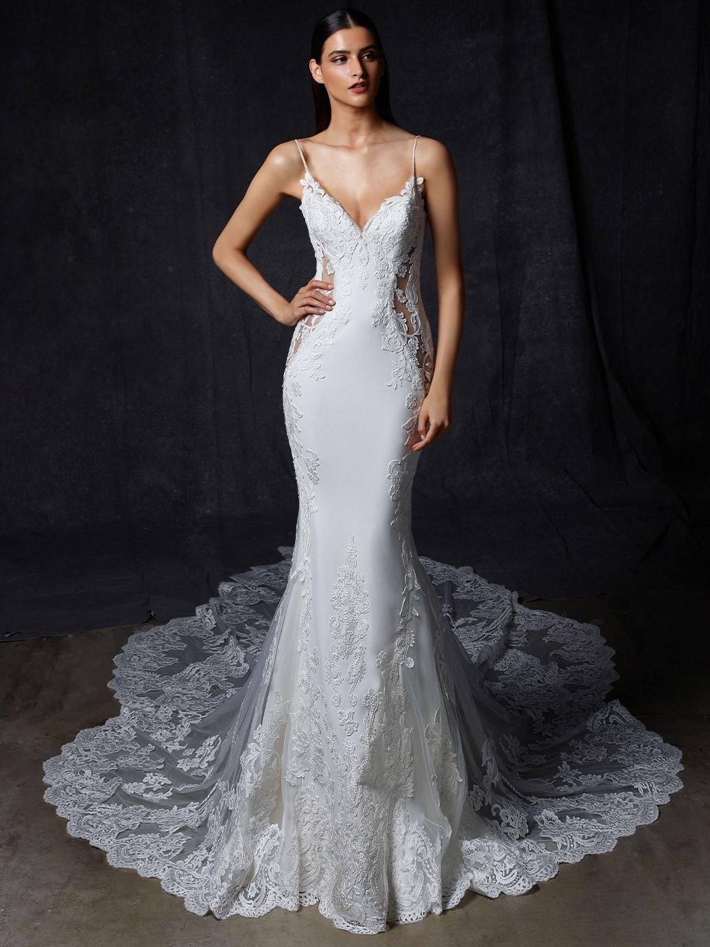 Fit-and-Flare-Brautkleid mit Spitze, Cut-outs, Spaghettiträgern, tiefem Rückenausschnitt, Tattoo-Effekt und Schleppe von Enzoani, Modell Ondra