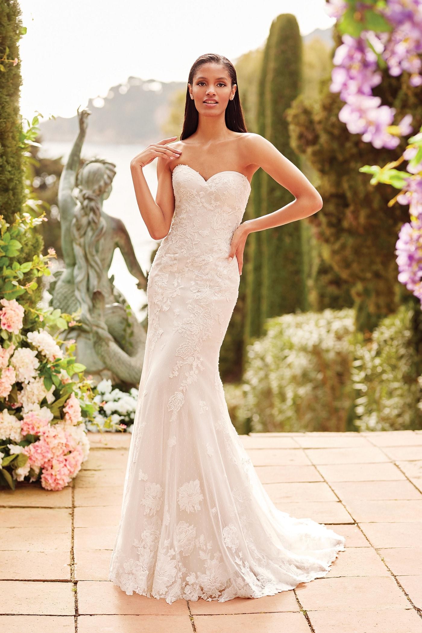 Schulterfreies Fit-and-Flare-Brautkleid mit Spitze, trägerlosem Sweetheart-Ausschnitt und Schleppe von Sincerity, Modell 441712