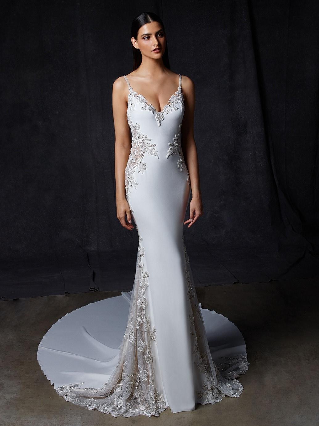 Fit-and-Flare-Brautkleid mit Spitze, Stickereien, Cut-outs, Tattoo-Effekt und tiefem Rückenausschnitt von Enzoani, Modell Ozara