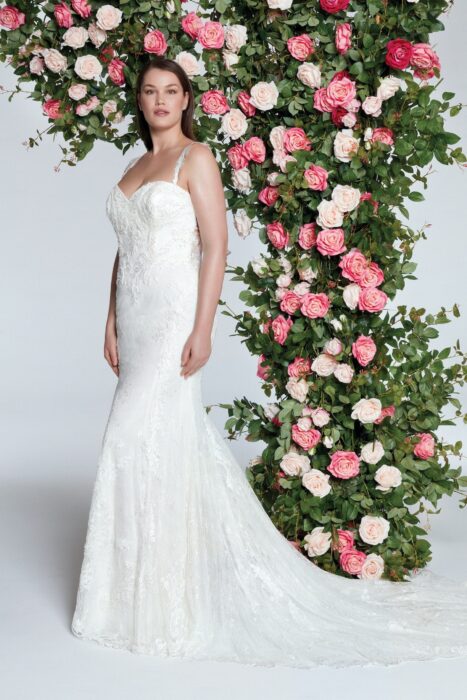 Spitzenkleid im Fit-and-Flare-Schnitt mit Sweetheart-Ausschnitt, transparentem Rücken und Schleppe von Sweetheart, Modell 11078