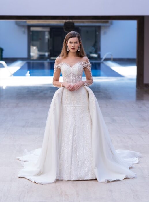Fit-and-Flare-Brautkleid mit abnehmbarer Schleppe und transparenten Ärmeln von Emine Yildirim, Modell 8053