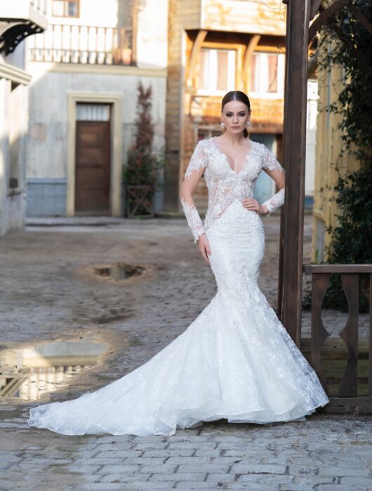 Brautkleid aus Spitze mit transparentem Top und langem Arm von Emine Yildirim, Modell 9038