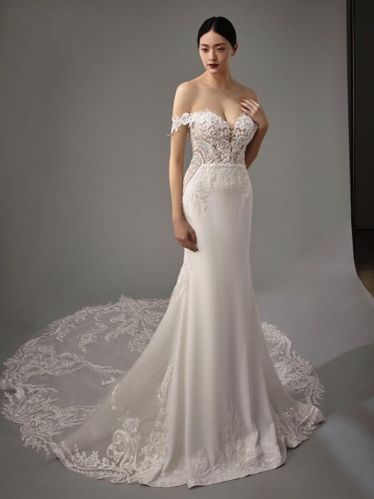 Fit-and-Flare-Brautkleid mit transparentem Spitzentop, Offshoulder-Trägern und Schleppe von Blue by Enzoani, Modell Martha