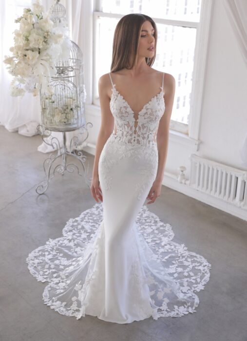 Hochzeitskleid mit Spitzentop und Spaghettiträgern von Blue by Enzoani, Modell Oliviana