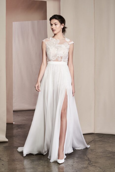 Brautkleid mit fließendem Rock und transparentem Spitzentop, Schlitz und Schleppe von Justin Alexander Signature, Modell 99098 Linnea
