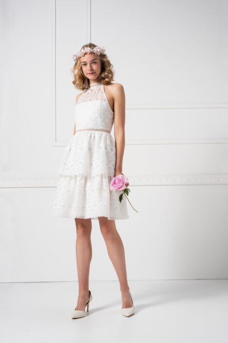 Kurzes Hochzeitskleid aus geometrischer Spitze mit Neckholder-Ausschnitt von Weise Essentials, Modell 448216