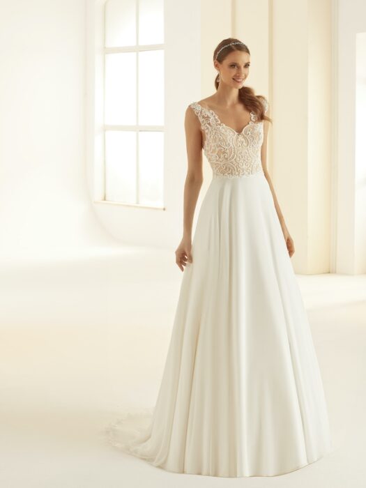 Hochzeitskleid im Prinzessstil mit nudefarbenem Spitzentop von Bianco Evento, Modell Pandora