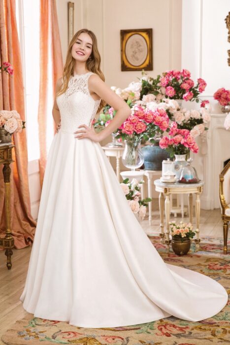 Brautkleid im Prinzessschnitt mit Spitzentop, Rundhalsausschnitt, transparentem Rücken und seitlichen Taschen von Sweetheart, Modell 1136